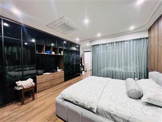 Nhà phân lô hoàng quốc việt55m2gara 7 chỗthang máyngõ 8m 100m ra phố