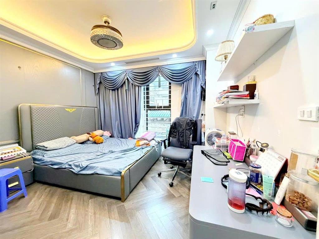 Nhà mới lạc long quân, 65m2, 6 tầng thang máy, gara 7 chỗ, 50m ra mặt phố, chỉ 19,4 tỷ