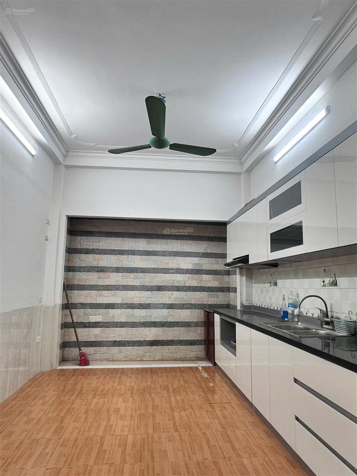 Cho thuê nhà nguyên căn 4t 4 ngủ phòng nào cũng thoáng chỉ 12.5triệu