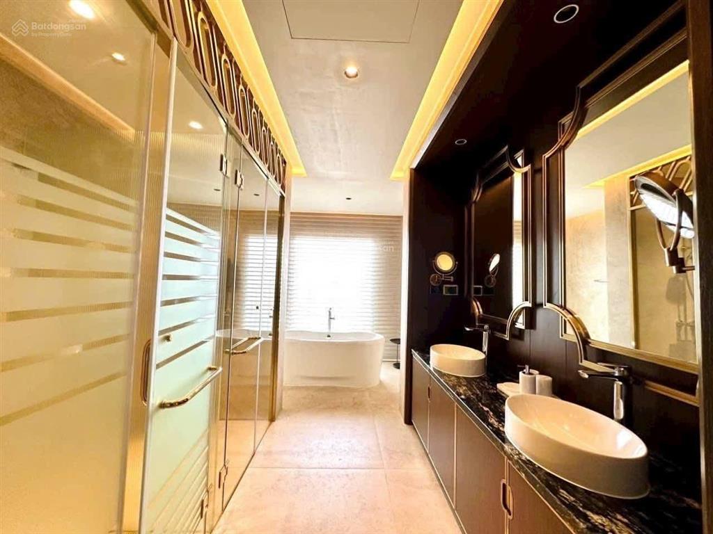 Bán căn hộ góc đẹp ở rivera park 105m2  10.35 tỉ.  0965 066 ***