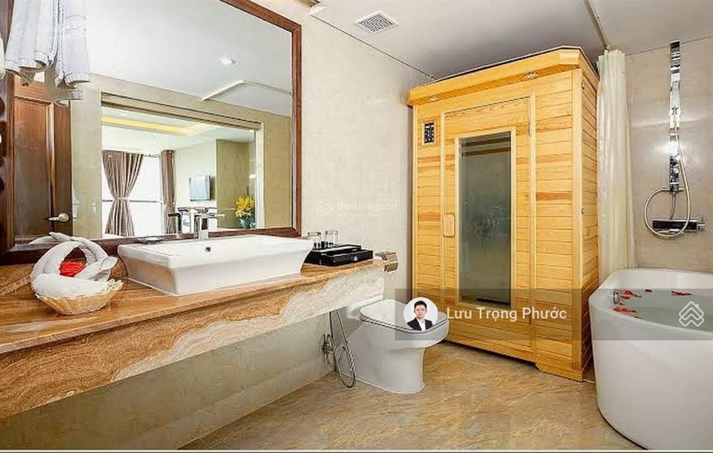 Cần bán khách sạn biển 4 sao vip trục phạm văn đồng, trung tâm du lịch sầm uất đà nẵng