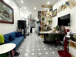 Bán gấp nhà! phố tôn đức thắng, 15m ra phố, ngõ ba gác tránh, nhà dân xây, sân xe,ban công, 39m2x5t