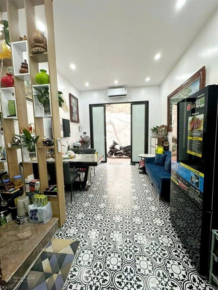 Bán gấp nhà! phố tôn đức thắng, 15m ra phố, ngõ ba gác tránh, nhà dân xây, sân xe,ban công, 39m2x5t