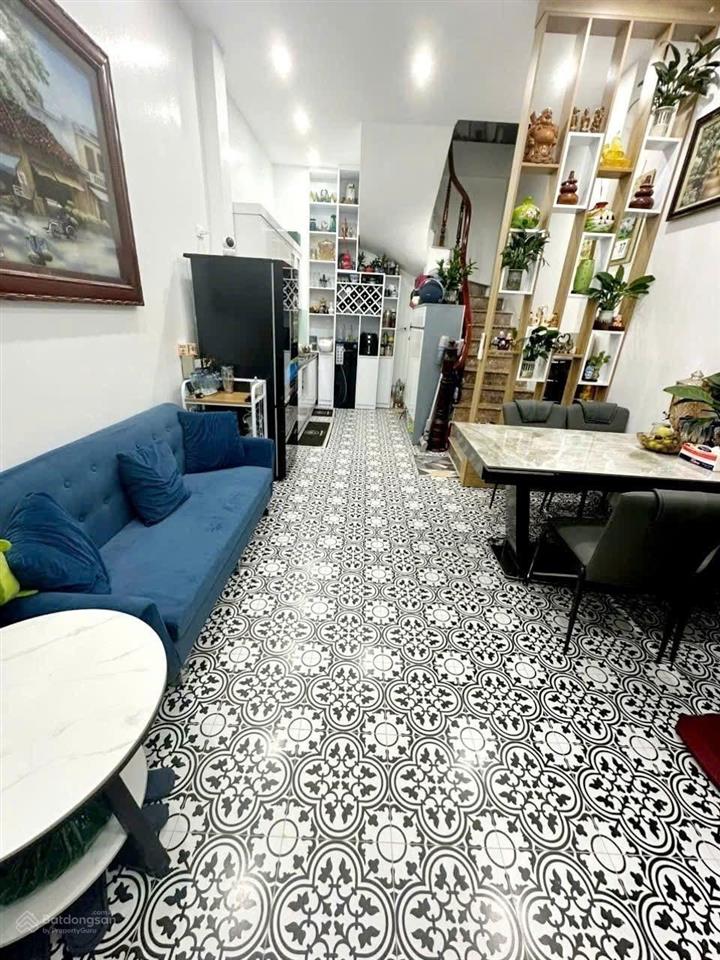 Bán gấp nhà! phố tôn đức thắng, 15m ra phố, ngõ ba gác tránh, nhà dân xây, sân xe,ban công, 39m2x5t