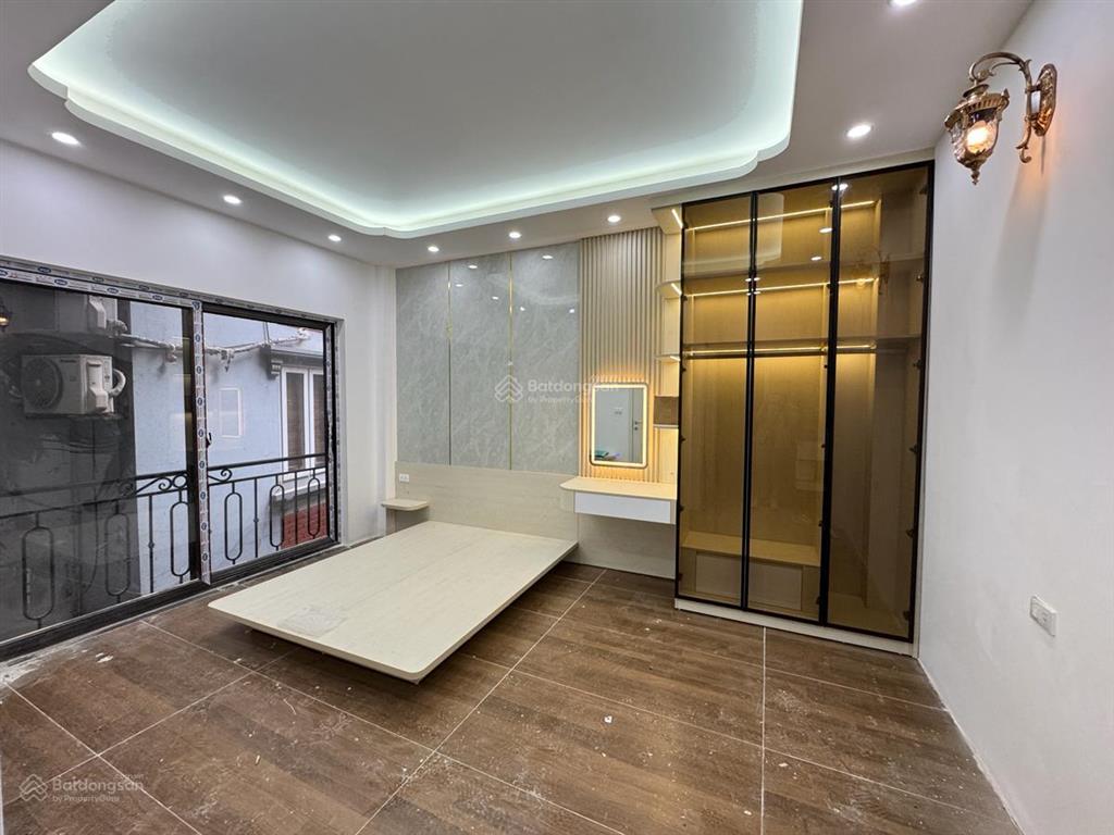 Đê la thành, 10m ra ô tô, thông nhiều ngả, thang máy hiện đại, thoáng mới kính koong, 34m2x6t