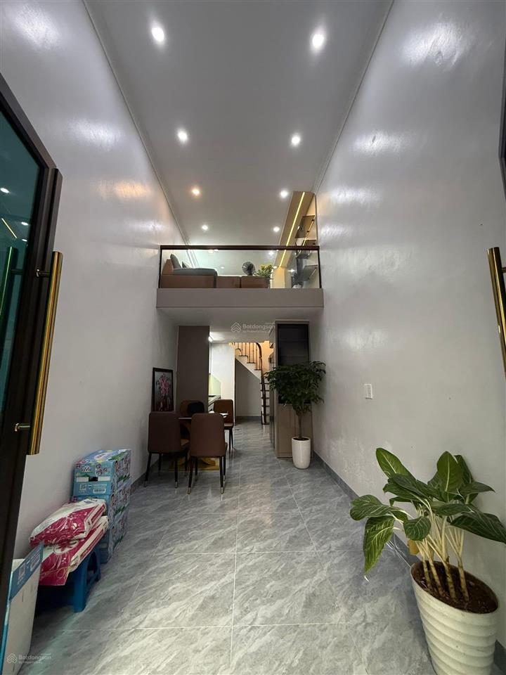 Chủ cần bán nhà thịnh quang, ngõ rộng, 30m ra ô tô, nhà đẹp ban công,35m2 full nội thất nhập khẩu