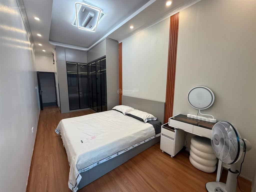 Chủ cần bán nhà thịnh quang, ngõ rộng, 30m ra ô tô, nhà đẹp ban công,35m2 full nội thất nhập khẩu