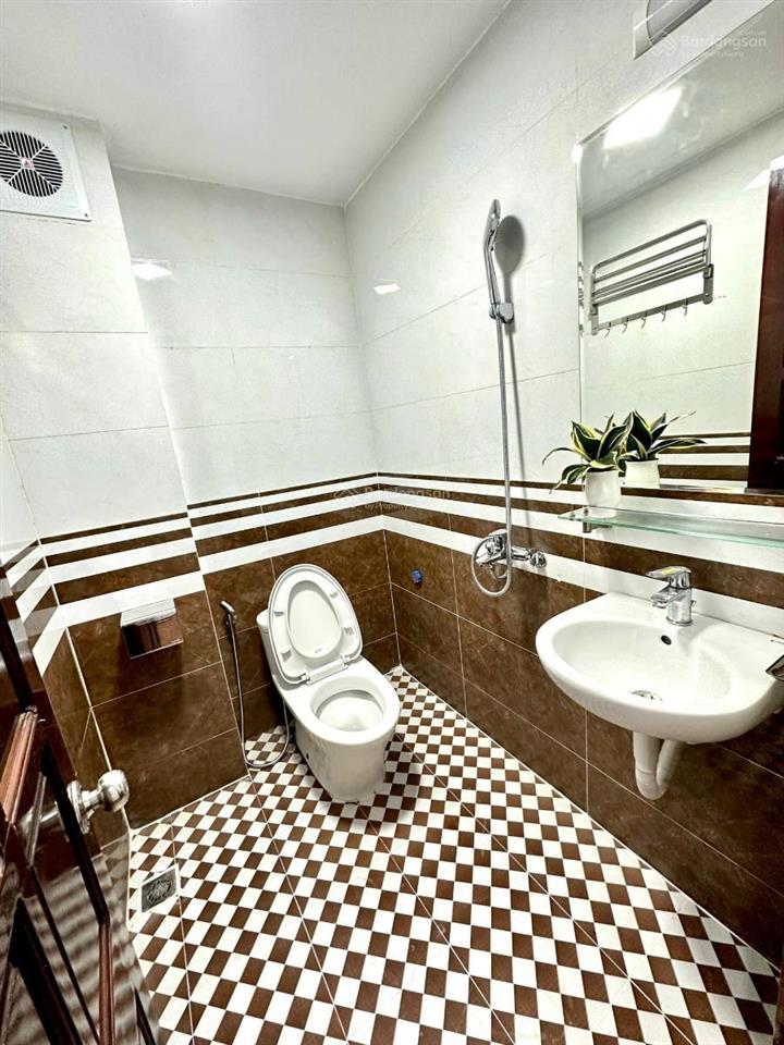 Thịnh quang, nhà 2 mặt ngõ, thoáng trước sau, ba gác đỗ cửa,mới đẹp full nội thất, 36m2, ko qh