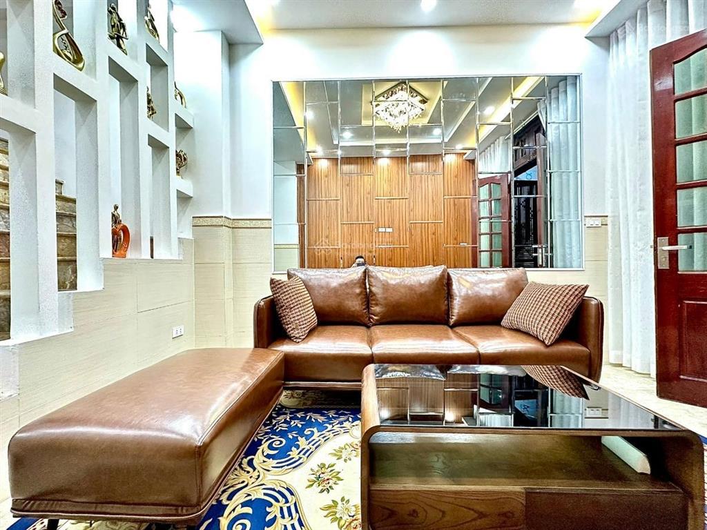 Thịnh quang, nhà 2 mặt ngõ, thoáng trước sau, ba gác đỗ cửa,mới đẹp full nội thất, 36m2, ko qh