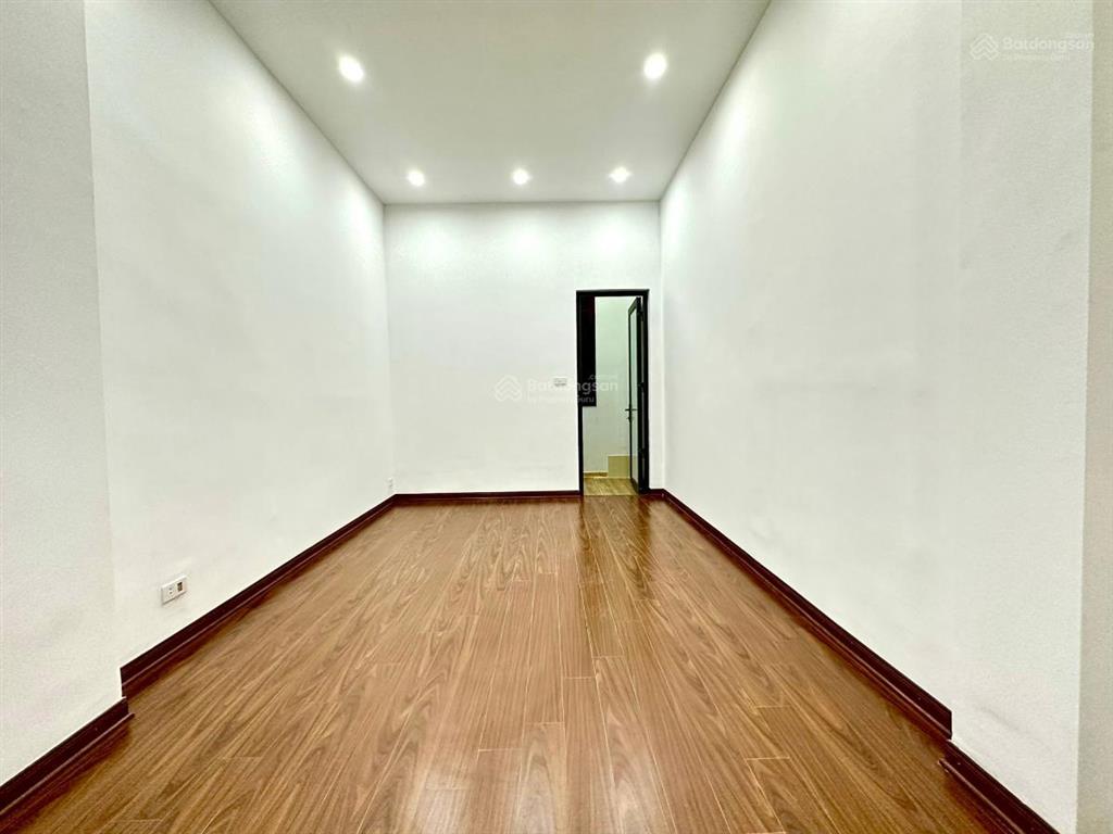 Thịnh quang, nhà 2 mặt ngõ, thoáng trước sau, ba gác đỗ cửa,mới đẹp full nội thất, 36m2, ko qh
