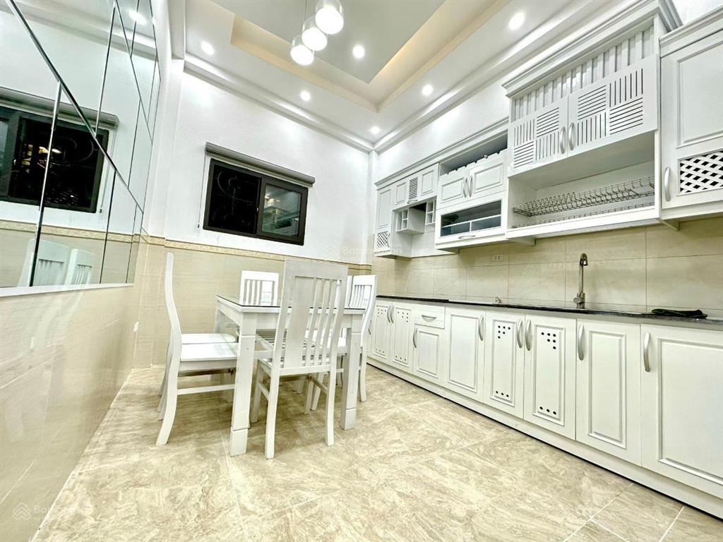 Thịnh quang, nhà 2 mặt ngõ, thoáng trước sau, ba gác đỗ cửa,mới đẹp full nội thất, 36m2, ko qh