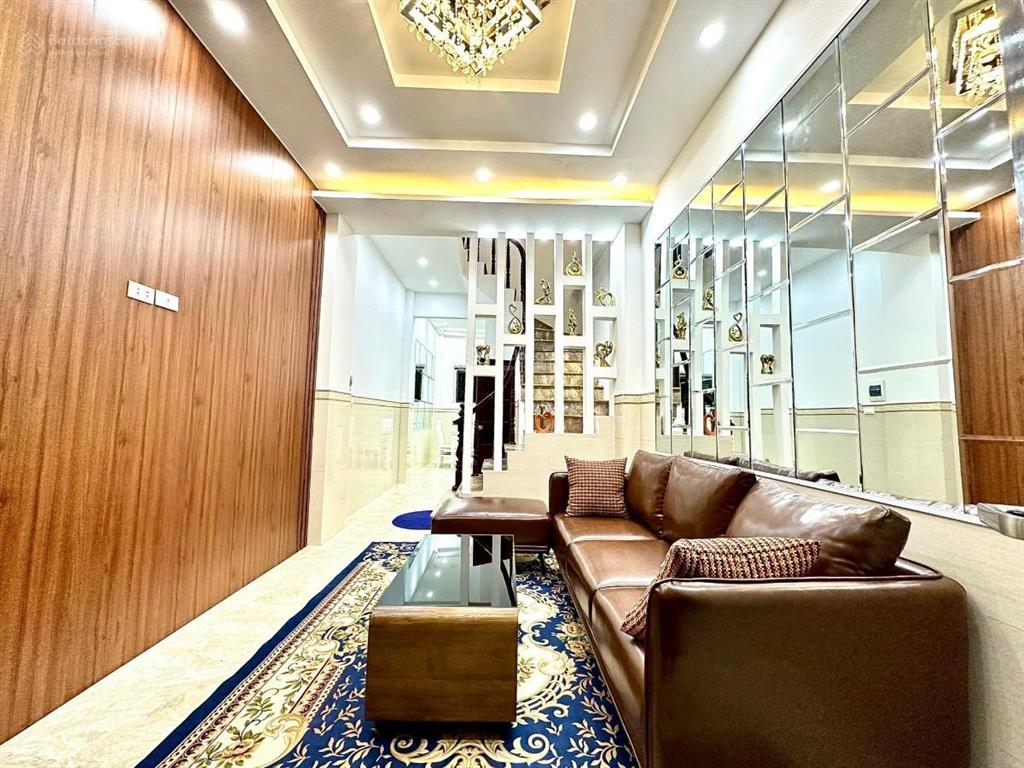 Thịnh quang, nhà 2 mặt ngõ, thoáng trước sau, ba gác đỗ cửa,mới đẹp full nội thất, 36m2, ko qh