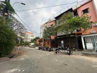 Căn góc 2 mặt tiền view hướng thẳng ra sông sài gòn ngang 10 hướng đông nam  đường bàn cờ 16m .