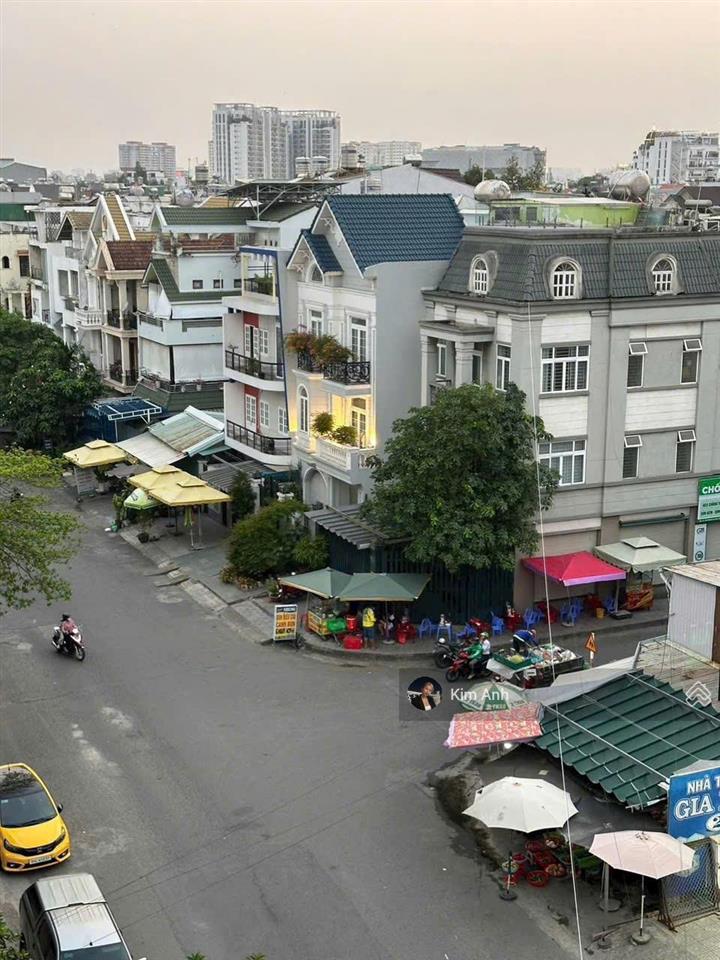 Siêu hiếm mặt tiền kinh doanh 20m khu bên sông sát gigamall  hướng đông nam  hiệp bình chánh.