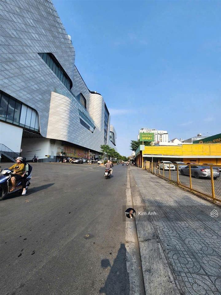 Siêu hiếm mặt tiền kinh doanh 20m khu bên sông sát gigamall  hướng đông nam  hiệp bình chánh.