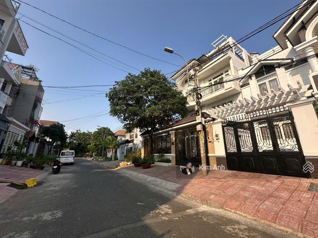 Bán đất khu bên sông  chỉ 11.8 tỷ  đường 10m vỉa hè xe hơi tránh nhau  xd hầm + 5 tầng