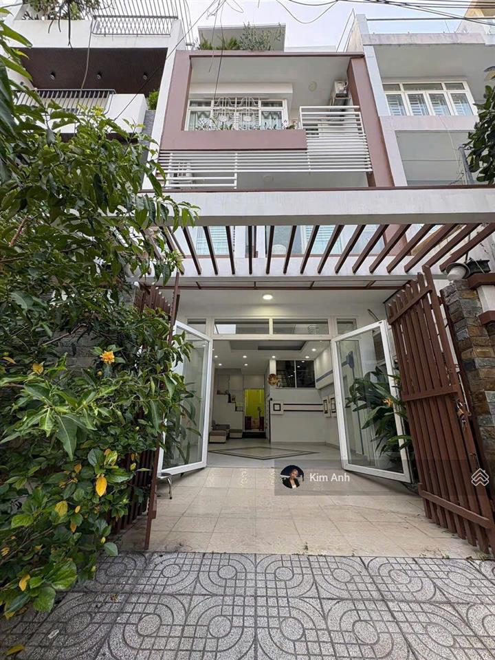 Hiếm có! nhà 4 tầng hướng đông nam  90m2 giá 13.9 tỷ khu bên sông đường 23 giga mall.