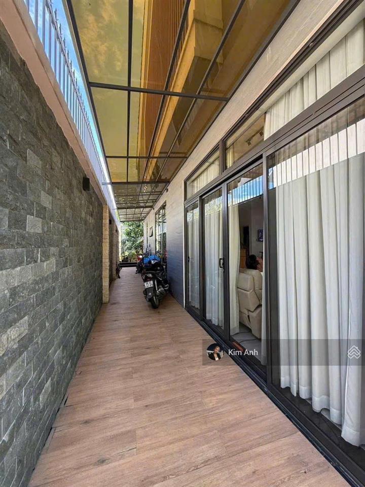 Chủ hạ giá 2 tỷ bán gấp! biệt thự kdc hồng long thủ đức, bề ngang 10m  giá chỉ 23 tỷ!