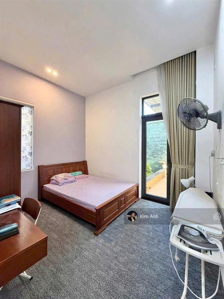 Chủ hạ giá 2 tỷ bán gấp! biệt thự kdc hồng long thủ đức, bề ngang 10m  giá chỉ 23 tỷ!