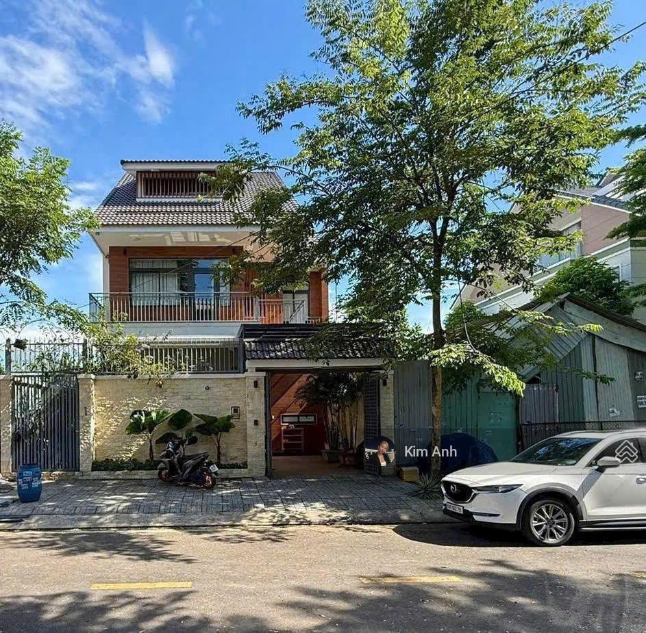 Chủ hạ giá 2 tỷ bán gấp! biệt thự kdc hồng long thủ đức, bề ngang 10m  giá chỉ 23 tỷ!
