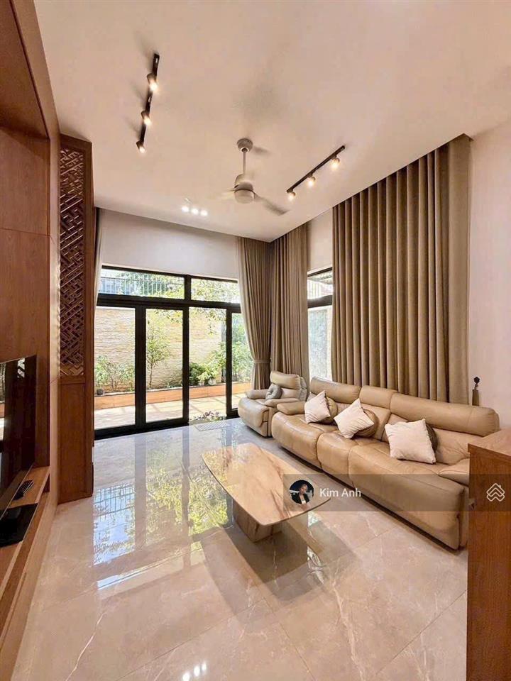 Chủ hạ giá 2 tỷ bán gấp! biệt thự kdc hồng long thủ đức, bề ngang 10m  giá chỉ 23 tỷ!