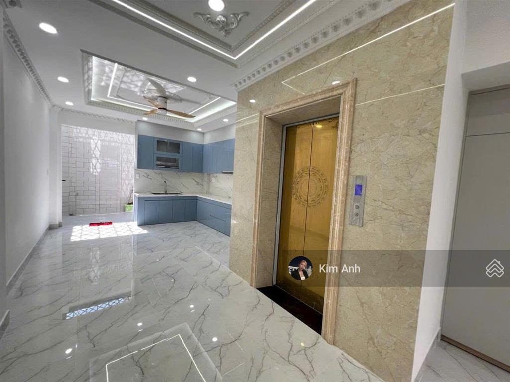 Mặt tiền kinh doanh 5 tầng thang máy, đối diện kđt vạn phúc, dts 240m2 mới 100%.