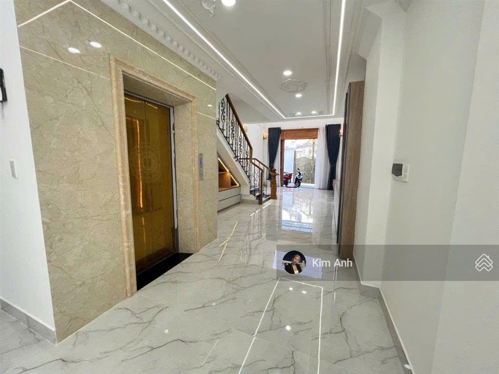 Mặt tiền kinh doanh 5 tầng thang máy, đối diện kđt vạn phúc, dts 240m2 mới 100%.