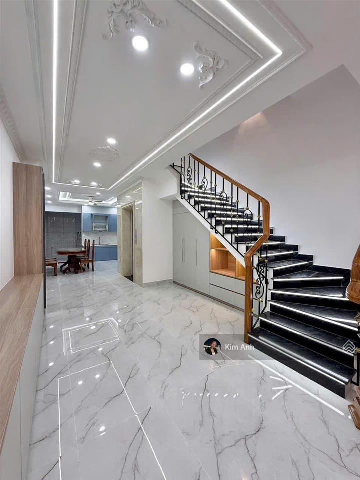 Mặt tiền kinh doanh 5 tầng thang máy, đối diện kđt vạn phúc, dts 240m2 mới 100%.