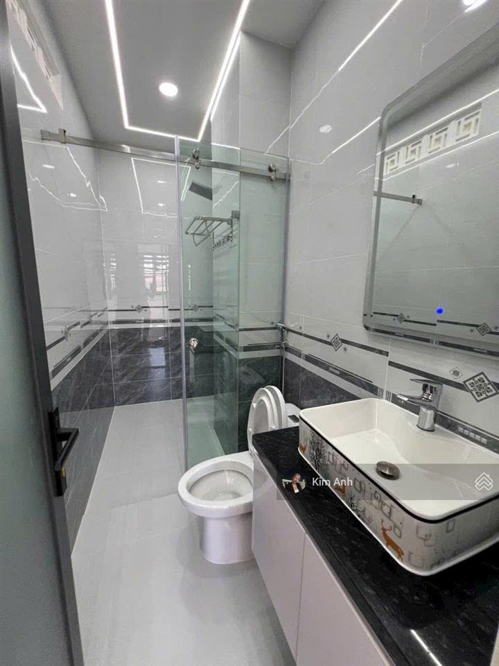 Mặt tiền kinh doanh 5 tầng thang máy, đối diện kđt vạn phúc, dts 240m2 mới 100%.