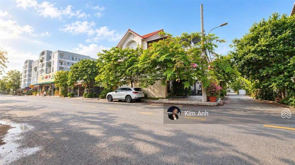 Siêu hiếm! căn biệt thự bề ngang 8m, hướng đông nam sát giga mall thủ đức.