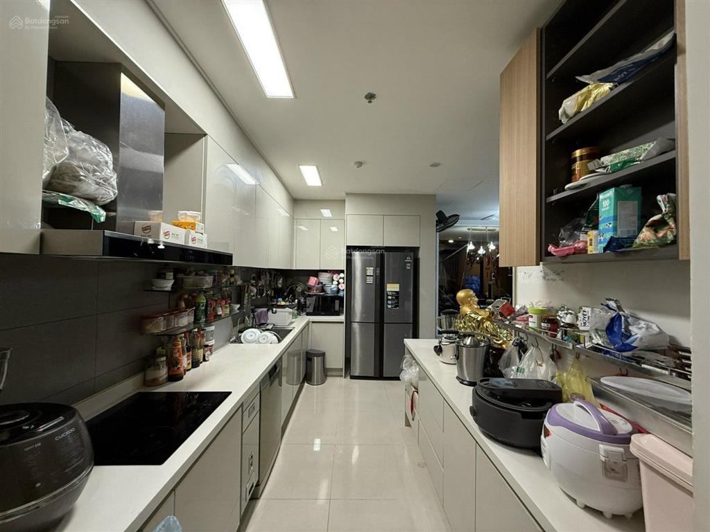 Chủ gửi bán căn hộ 136m2(3n2w)  16,5 tỷ tại royal city, full nội thất đẹp, sẵn sổ