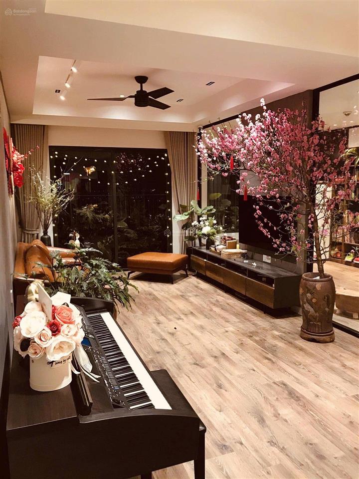 Chủ gửi bán nhanh căn hộ 3 ngủ 110m2 tại vinhomes metropolis  giá 23 tỷ, sẵn sổ, full nội thất đẹp