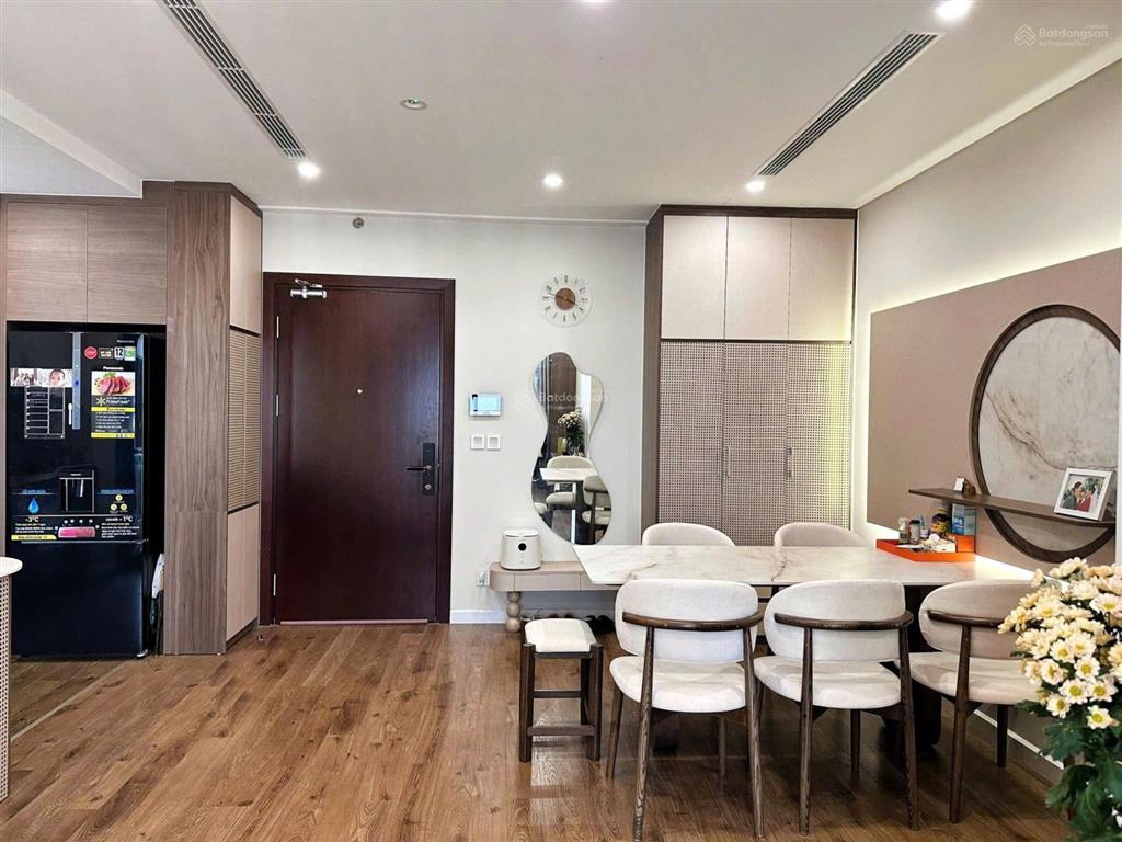 Gia đình tôi cần bán căn hộ 70m2(2n2w)  6 tỷ tại 219 trung kính, full nội thất, sẵn sổ, có slot