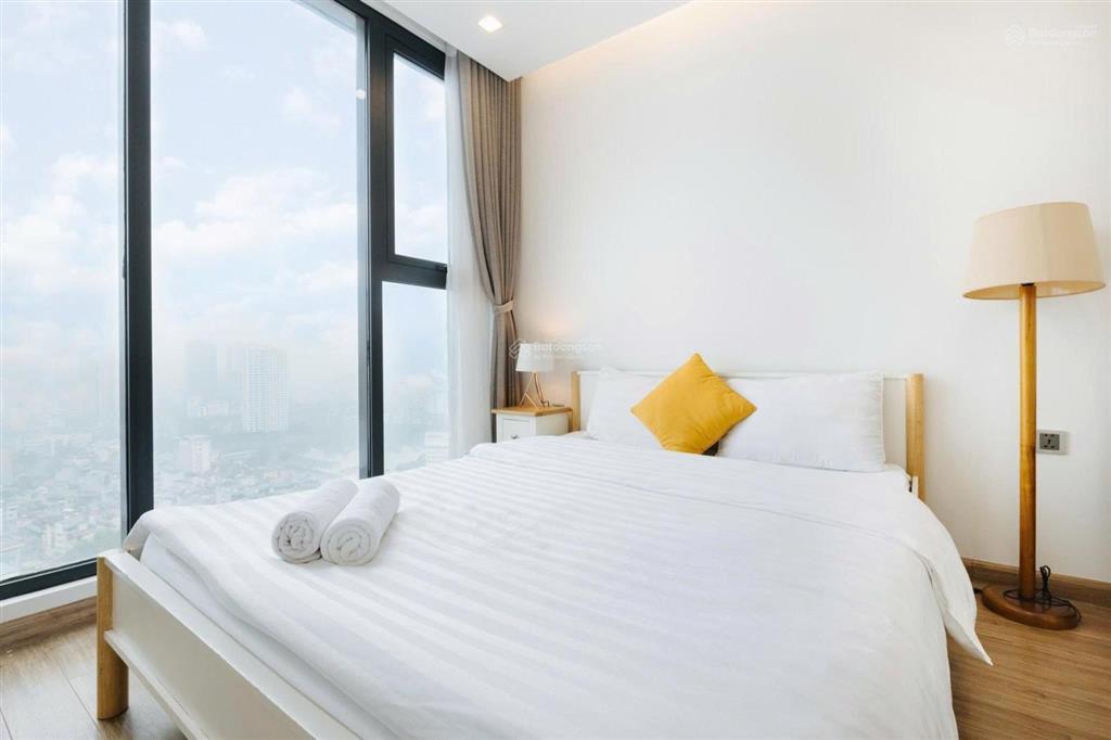 Chính chủ bán căn hộ 2 ngủ  83m2 tại 6th element, full đồ, sẵn sổ. giá 8,5 tỷ