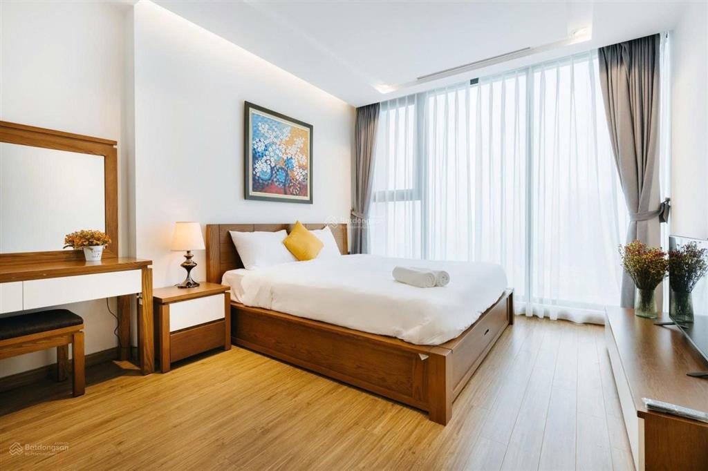 Chính chủ bán căn hộ 2 ngủ  83m2 tại 6th element, full đồ, sẵn sổ. giá 8,5 tỷ