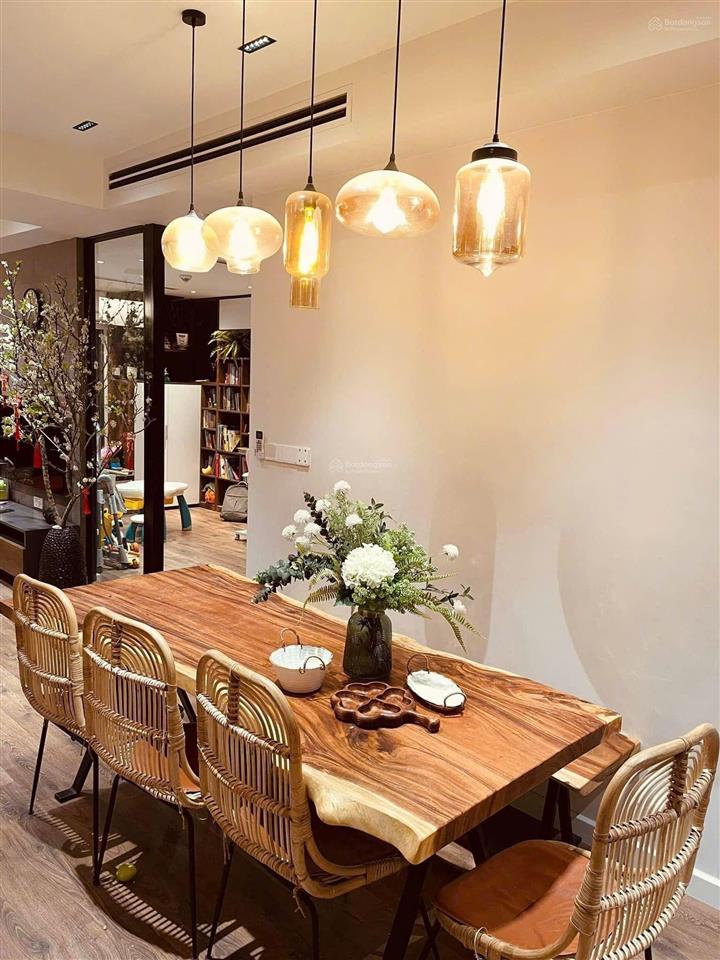Chính chủ gửi bán căn hộ 2 ngủ siêu đẹp giá 15 tỷ tại hateco laroma, 103m2 full nội thất, sẵn sổ