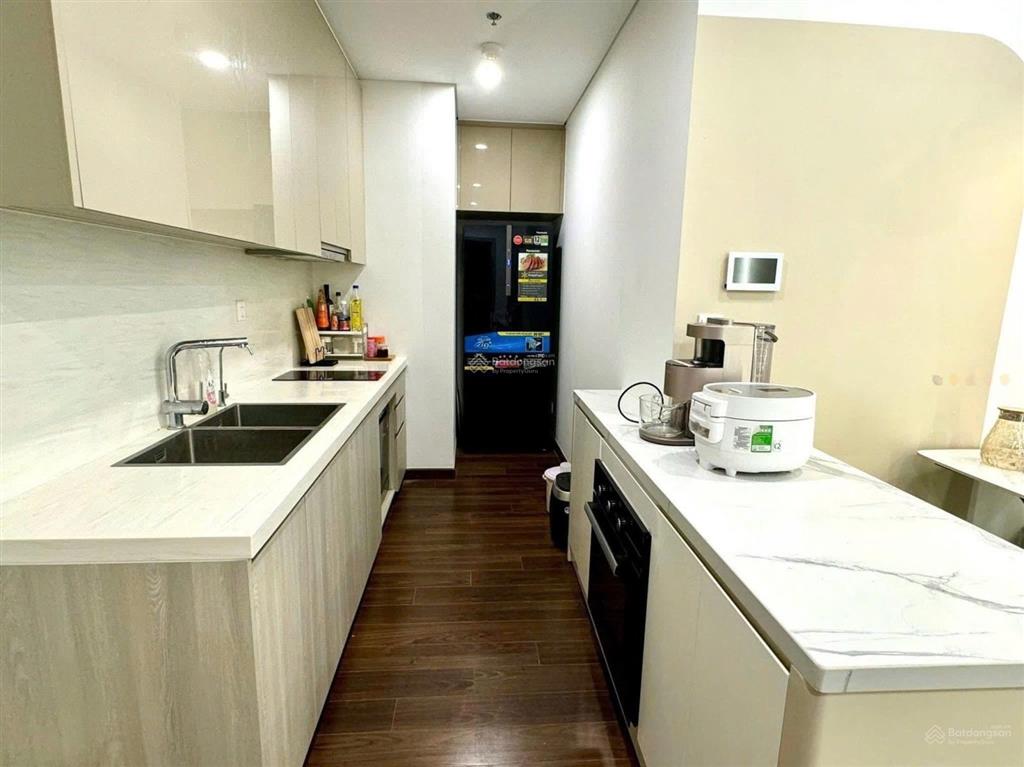 Gia đình tôi cần bán gấp căn hộ 2pn 66m2 tại vinhomes west point 6,9 tỷ, có slot, full đồ, có sổ