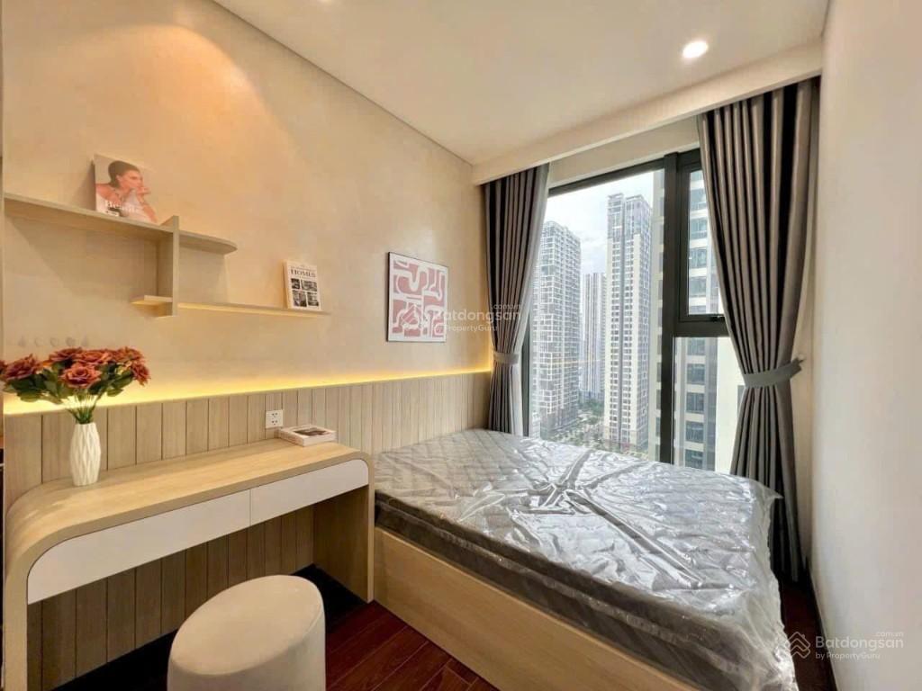 Gia đình tôi cần bán gấp căn hộ 2pn 66m2 tại vinhomes west point 6,9 tỷ, có slot, full đồ, có sổ