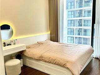 Gia đình tôi cần bán gấp căn hộ 2pn 66m2 tại vinhomes west point 6,9 tỷ, có slot, full đồ, có sổ