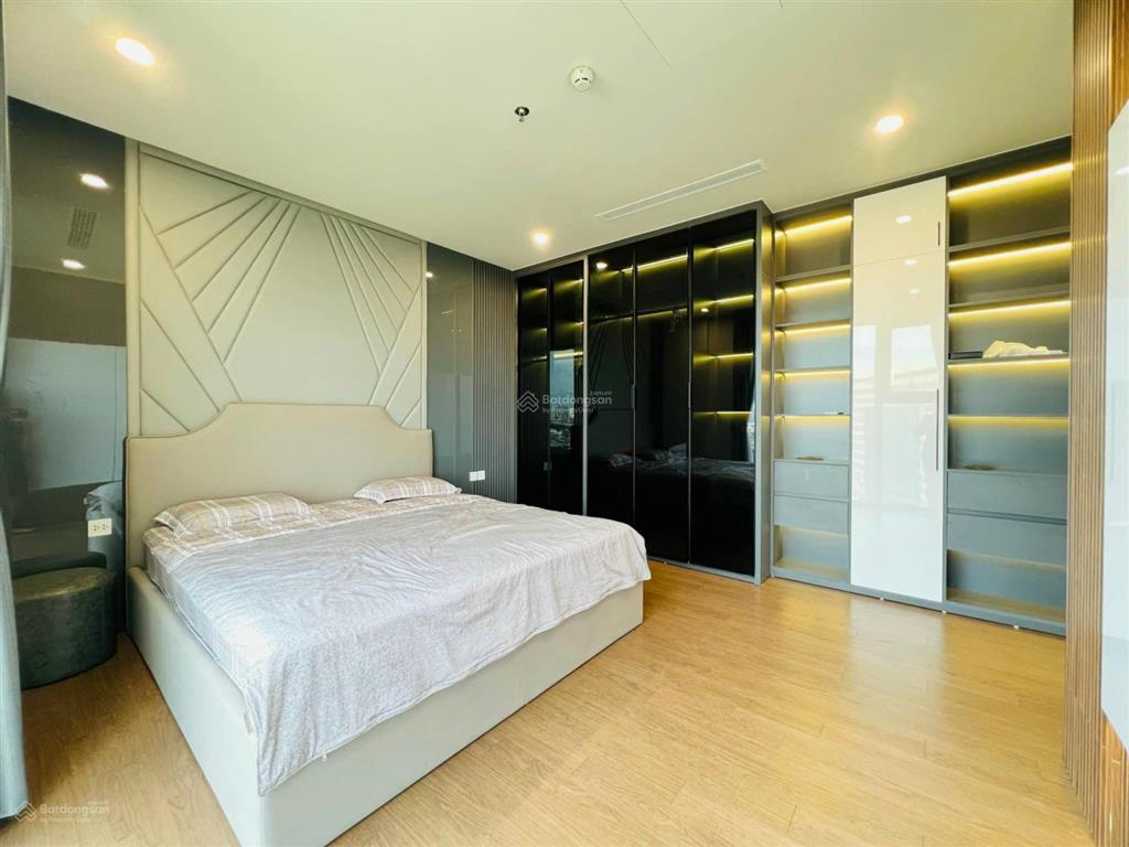 Gia đình tôi cần bán gấp căn 3 ngủ 112m212 tỷ tại toà the matrix one, view hồ, sẵn sổ, full đồ.