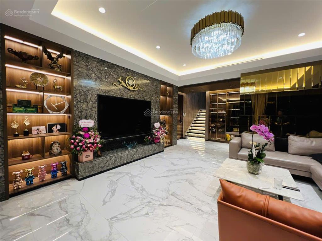 Bán siêu phẩm duplex tại roman tố hữu, hơn 300m2  3n3w, có sân vườn + bể cá, full đồ. giá cực tốt.
