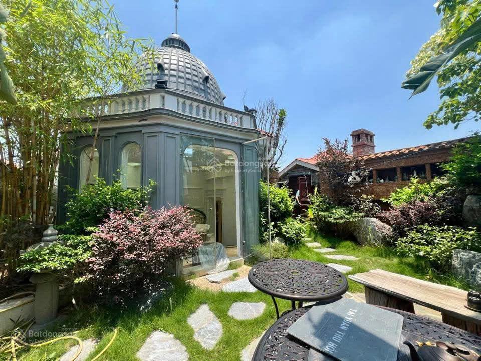 Chính chủ bán biệt thự thành phố giao lưu, phạm văn đồng dt 240m mt9m xây 4t full nội thất hiện đại