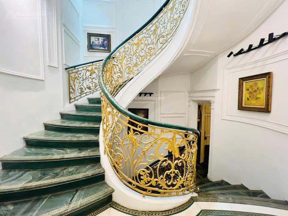 Chính chủ bán biệt thự thành phố giao lưu, phạm văn đồng dt 240m mt9m xây 4t full nội thất hiện đại