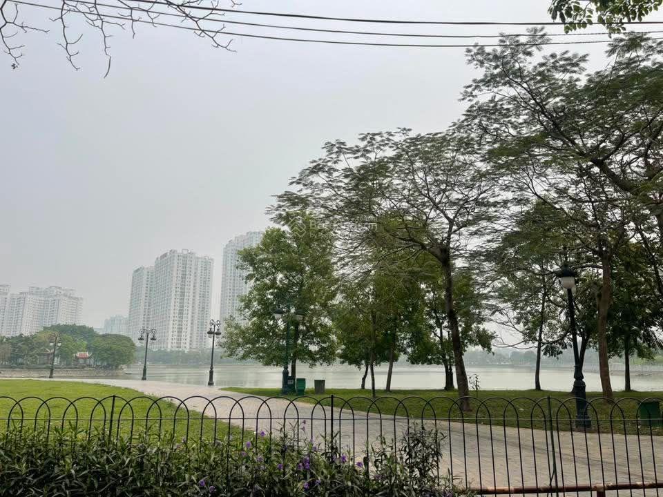 Chính chủ bán biệt thự thành phố giao lưu, phạm văn đồng dt 240m mt9m xây 4t full nội thất hiện đại