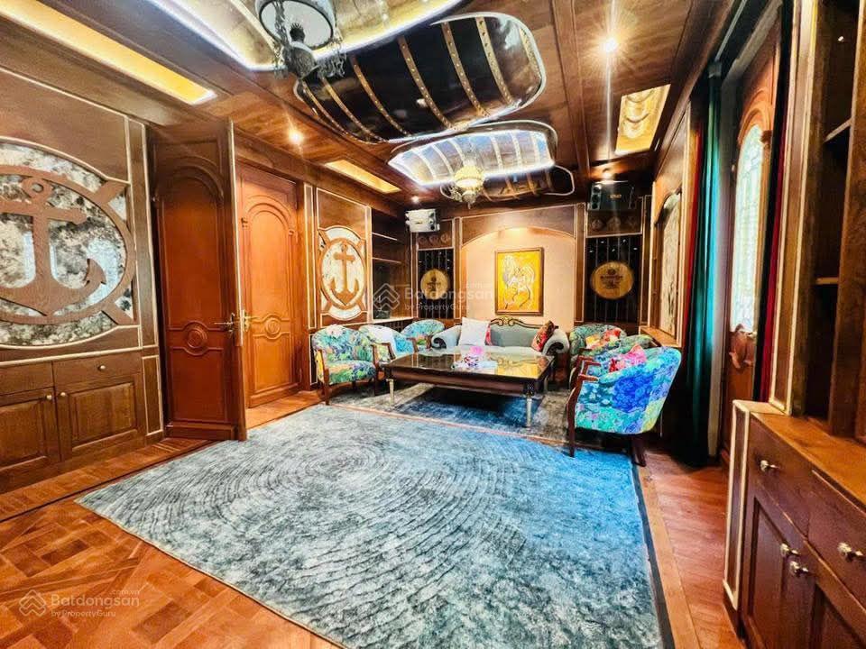 Chính chủ bán biệt thự thành phố giao lưu, phạm văn đồng dt 240m mt9m xây 4t full nội thất hiện đại