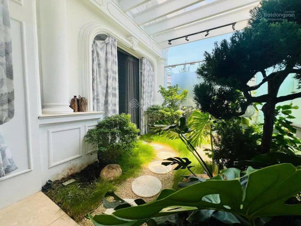 Chính chủ bán biệt thự thành phố giao lưu, phạm văn đồng dt 240m mt9m xây 4t full nội thất hiện đại