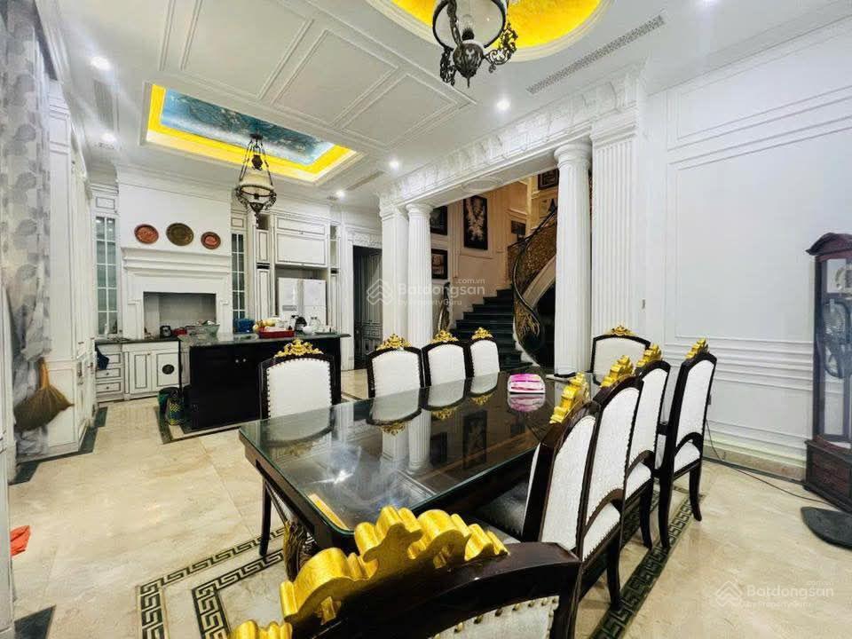 Chính chủ bán biệt thự thành phố giao lưu, phạm văn đồng dt 240m mt9m xây 4t full nội thất hiện đại