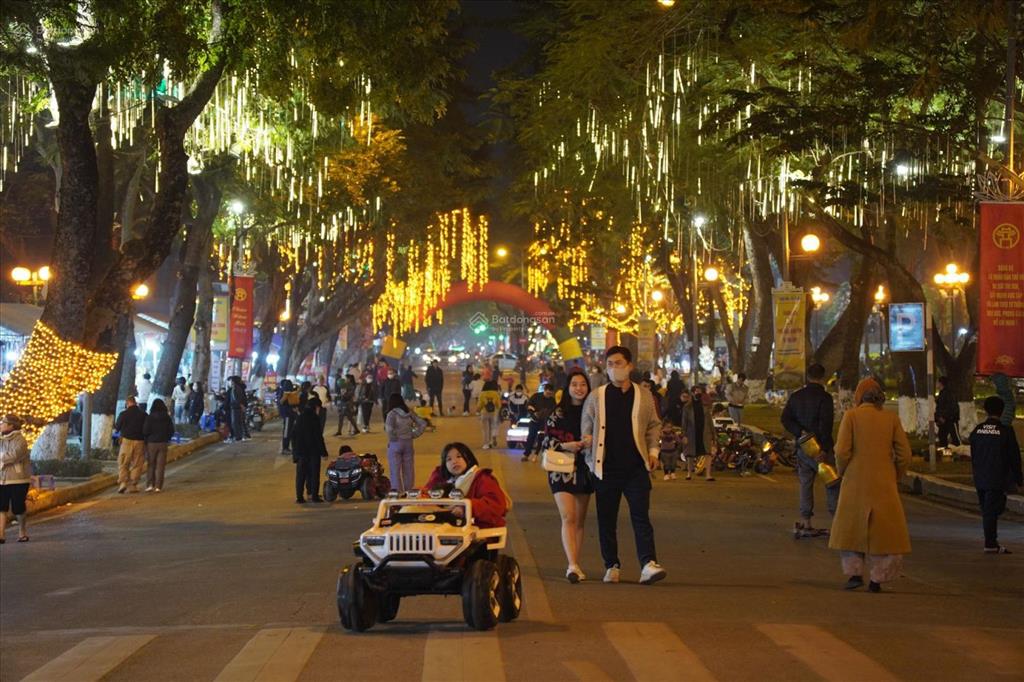 Phố cổ trần nhân tông, hai bà trưng lô góc hai mặt phố dt 60m mt18m xây 7t thang máy thông sàn