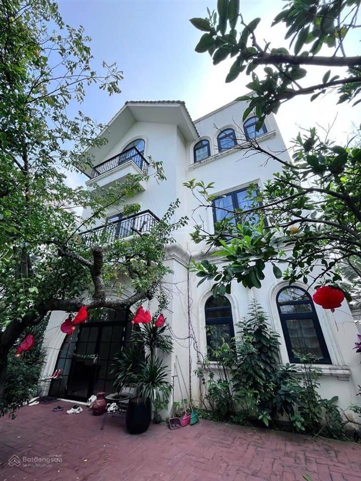 Biệt thự sinh thái vinhomes riverside long biên view sông đẳng cấp hàng hiệu dt 310m mt 10m xây 3t
