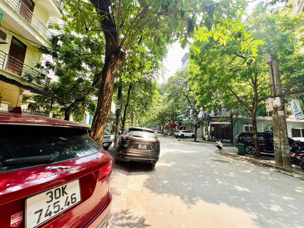 Mặt phố vương thừa vũ to lô góc vỉa hè đá bóng kinh doanh sầm uất diện tích 55m mt4. 7m xây 5 tầng